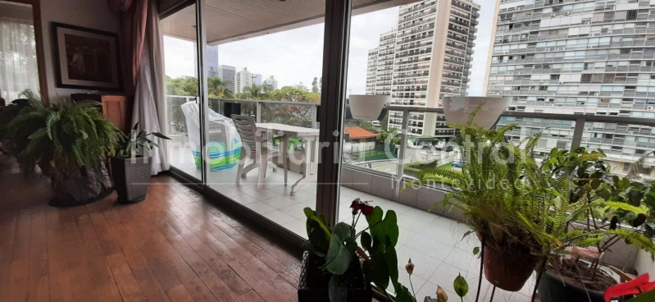 Gran planta sobre avenida a metros del Puertito del Buceo - OPORTUNIDAD --18
