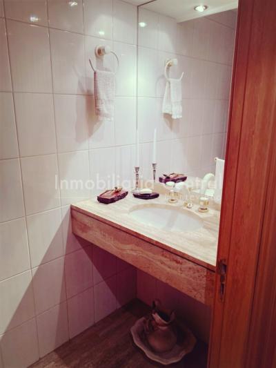 Gran planta sobre avenida a metros del Puertito del Buceo - OPORTUNIDAD -