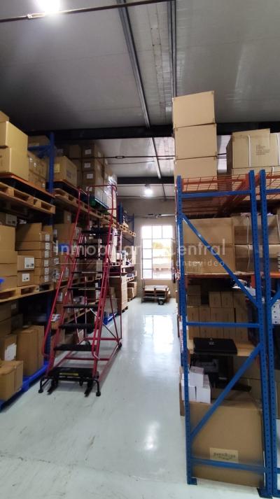 RESERVADO! Gran local 400mts. Dos plantas en zona comercial. Cordón - La comercial