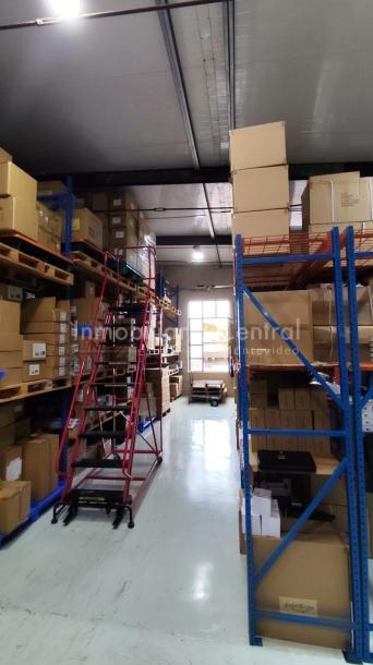 Gran local 400mts. Dos plantas en zona comercial. Cordón - La comercial-37