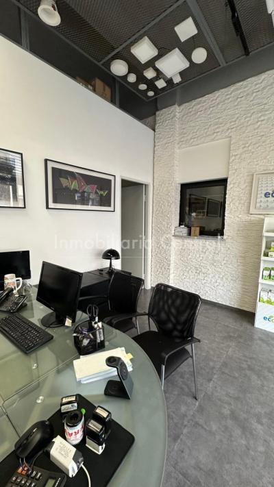 RESERVADO! Gran local 400mts. Dos plantas en zona comercial. Cordón - La comercial