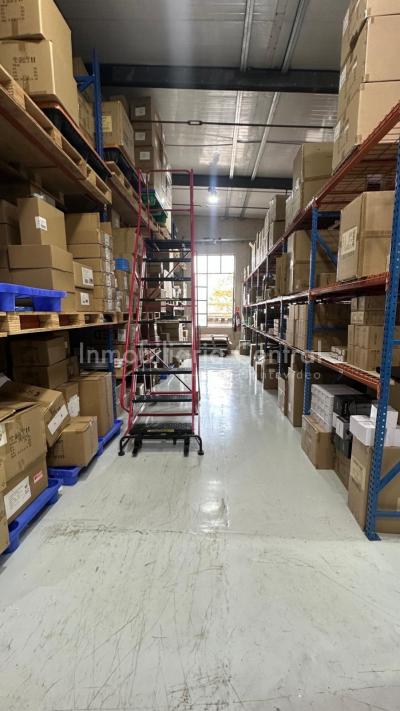 RESERVADO! Gran local 400mts. Dos plantas en zona comercial. Cordón - La comercial