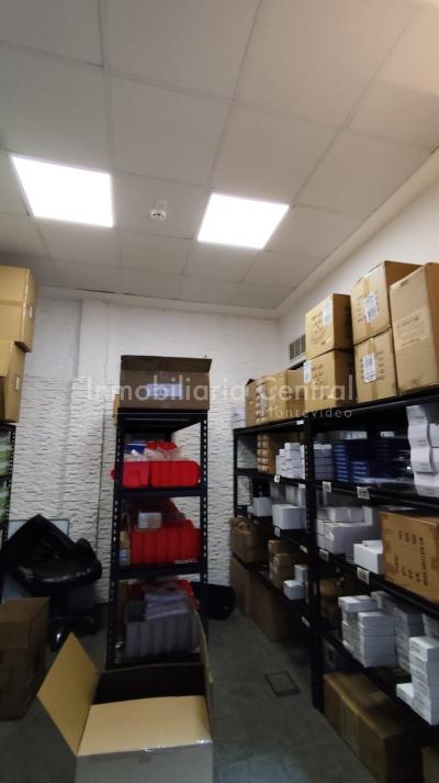 RESERVADO! Gran local 400mts. Dos plantas en zona comercial. Cordón - La comercial