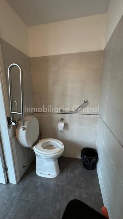 RESERVADO! Gran local 400mts. Dos plantas en zona comercial. Cordón - La comercial