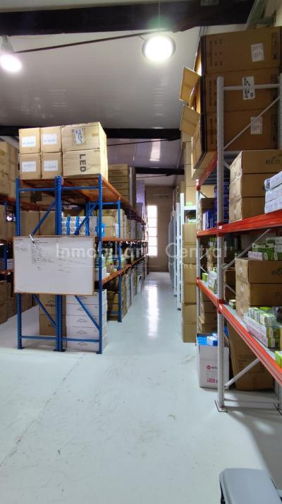 RESERVADO! Gran local 400mts. Dos plantas en zona comercial. Cordón - La comercial