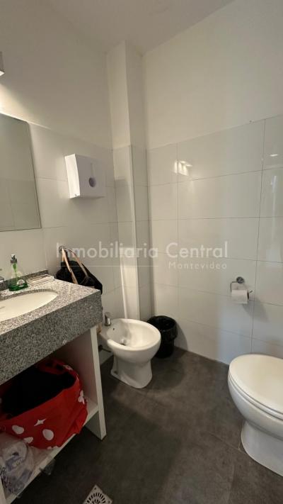 RESERVADO! Gran local 400mts. Dos plantas en zona comercial. Cordón - La comercial