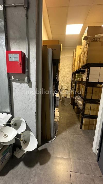 RESERVADO! Gran local 400mts. Dos plantas en zona comercial. Cordón - La comercial