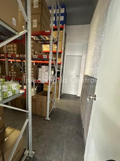 RESERVADO! Gran local 400mts. Dos plantas en zona comercial. Cordón - La comercial