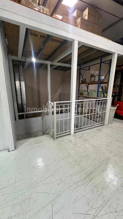 RESERVADO! Gran local 400mts. Dos plantas en zona comercial. Cordón - La comercial