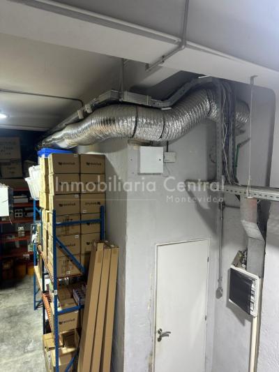 RESERVADO! Gran local 400mts. Dos plantas en zona comercial. Cordón - La comercial