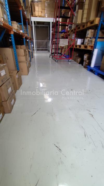 RESERVADO! Gran local 400mts. Dos plantas en zona comercial. Cordón - La comercial