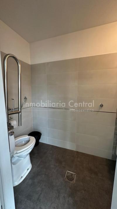 RESERVADO! Gran local 400mts. Dos plantas en zona comercial. Cordón - La comercial