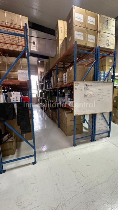 RESERVADO! Gran local 400mts. Dos plantas en zona comercial. Cordón - La comercial