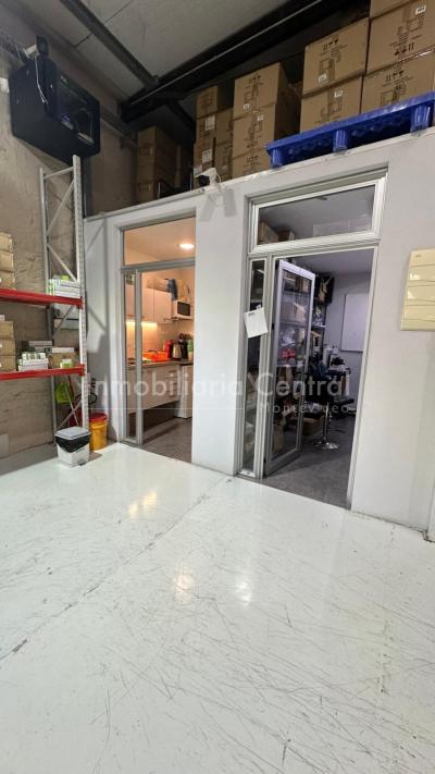 RESERVADO! Gran local 400mts. Dos plantas en zona comercial. Cordón - La comercial