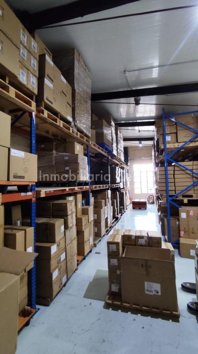 RESERVADO! Gran local 400mts. Dos plantas en zona comercial. Cordón - La comercial