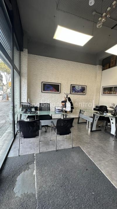 RESERVADO! Gran local 400mts. Dos plantas en zona comercial. Cordón - La comercial