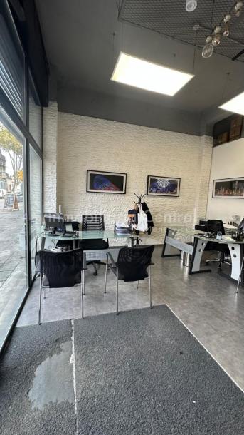 Gran local 400mts. Dos plantas en zona comercial. Cordón - La comercial-5