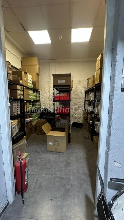 RESERVADO! Gran local 400mts. Dos plantas en zona comercial. Cordón - La comercial