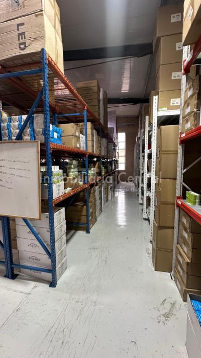 RESERVADO! Gran local 400mts. Dos plantas en zona comercial. Cordón - La comercial