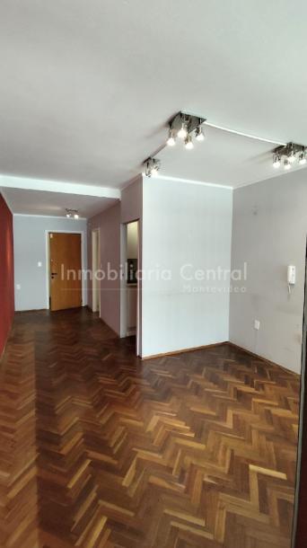Venta Oficina - Consultorio - Ciudad Vieja-7