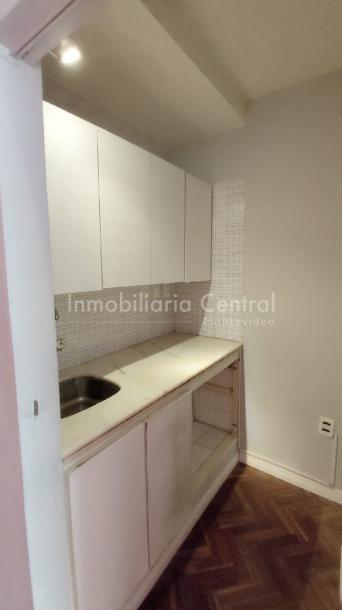 Venta Oficina - Consultorio - Ciudad Vieja-8