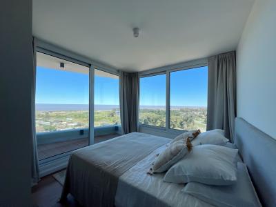Venta - Apartamento 3 dormitorios, Garaje doble incluido, piso 17 - Ventura Tower Carrasco