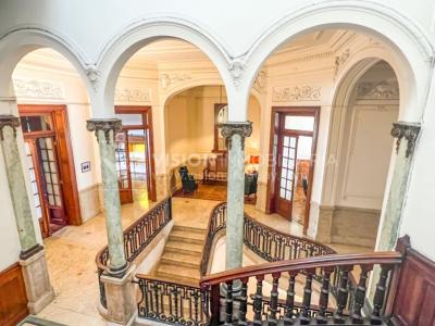 Venta de Palacete: Mansión señorial de 1913 de 690 m2 interiores y 224 de terrazas; 4 plantas, una reciclada inmaculada de gran nivel, completamente Amueblada. Ciudad Vieja. Inversión: U$ 400.000 dólares