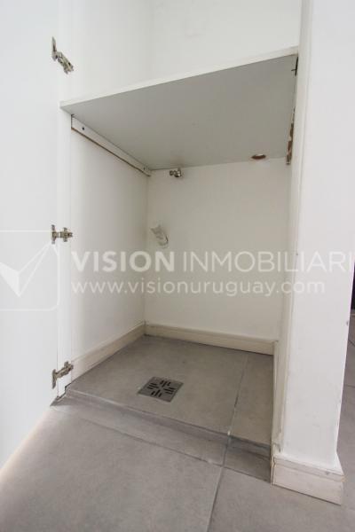 Apto nuevo 2 Dorm, 1 Baño, Av Libertador, 3er Piso MB vista, Sol directo todo el día, 2 balcones, 51 m2, Centro / Aguada. Renta sin impuestos: Vivienda Social.