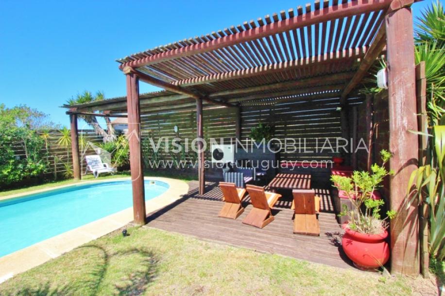 Espectacular Casa en Punta del Diablo a pasos del mar; piscina climatizada, barbacoa, chillout.-79