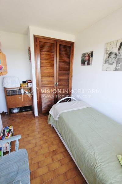 Apartamento en piso alto, 2 dorm. y servicio, muy amplios ambientes 118m2 con amenities y gran confort.