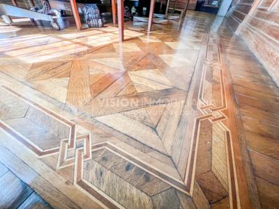 Venta de Palacete: Mansión señorial de 1913 de 690 m2 interiores y 224 de terrazas; 4 plantas, una reciclada inmaculada de gran nivel, completamente Amueblada. Ciudad Vieja. Inversión: U$ 400.000 dólares