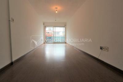 Apartamento al Frente de 1 Dormitorio y 1 Baño, impecable, Pocitos