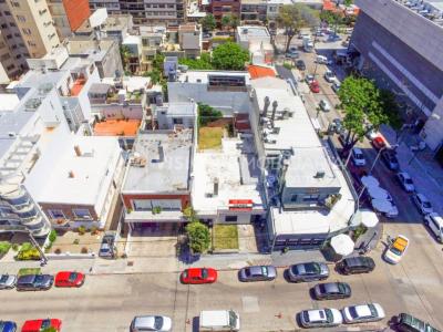 Padrón Único de 280 m2 en Punta Carretas a 50 mts. de Rambla. 132 m2 construidos. Ideal para proyectar su casa, edificio de 3 o 4 pisos, empresa, local gastronómico o restaurante, clínica, instituto u otro. Originalmente 2 dorm y 2 baños, garaje, pat