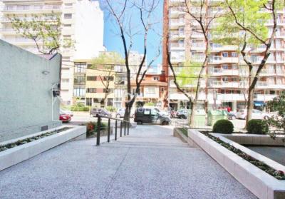 Excelente Apartamento en Pocitos, Pagola casi Rambla; 3 dormitorios y 2 baños, cocina definida. Con Garaje.