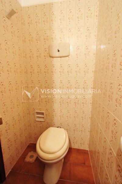 Apartamento en piso alto, 2 dorm. y servicio, muy amplios ambientes 118m2 con amenities y gran confort.