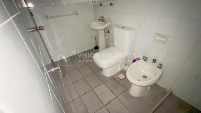 Apartamento con Renta en Venta al frente 2 Dormitorios 2 Baños, La Blanqueada, Av. 8 de Octubre, en Piso 3. Semiequipado. Amenities: 3 Parrilleros, gran Patio Juegos para Niños. Portería y Vigilancia