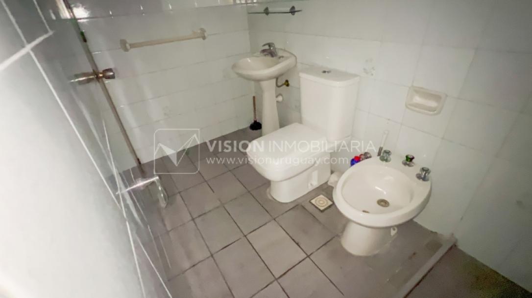 Apartamento con Renta en Venta al frente 2 Dormitorios 2 Baños, La Blanqueada, Av. 8 de Octubre, en Piso 3. Semiequipado. Amenities: 3 Parrilleros, gran Patio Juegos para Niños. Portería y Vigilancia-45