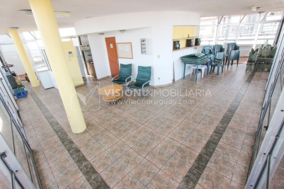 Tres Cruces Apto 1 Dorm, Piso 15 - vistas, Balcón y Terraza Lav, 43 m2.-28