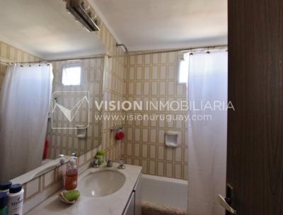 Apartamento en piso alto, 2 dorm. y servicio, muy amplios ambientes 118m2 con amenities y gran confort.