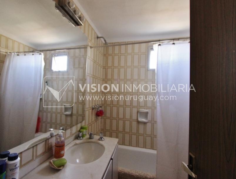 Apartamento en piso alto, 2 dorm. y servicio, muy amplios ambientes 118m2 con amenities y gran confort.-48