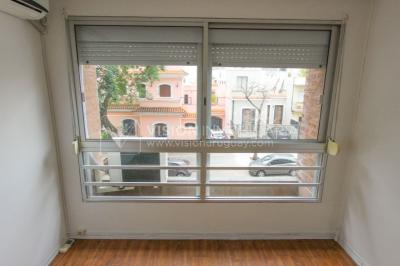 Apto. 1 Dorm. divino punto en Pocitos, a 200m de Rambla, 34m2. Alquiler $26.000 / GC $3500