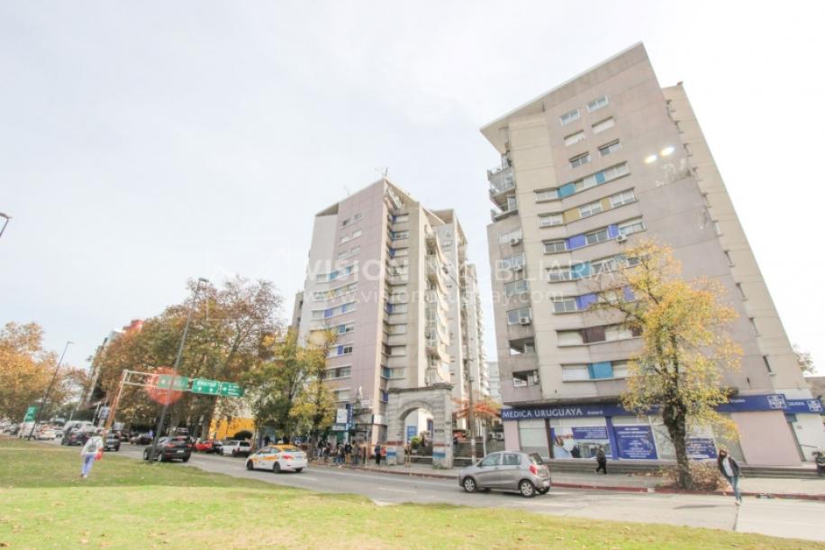 Tres Cruces Apto 1 Dorm, Piso 15 - vistas, Balcón y Terraza Lav, 43 m2.-60