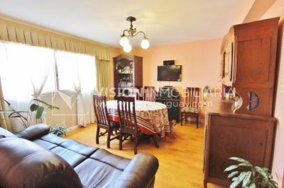 Apartamento con Renta al frente sobre Av. 8 de Octubre casi Propios, en 5to Piso, 3 dormitorios y 1 baño, impecable