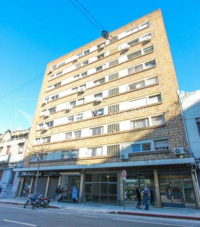 Apto 2 Dorm 1 Baño, Piso 5 MB vista, Terraza Lav, 50 m2., Centro