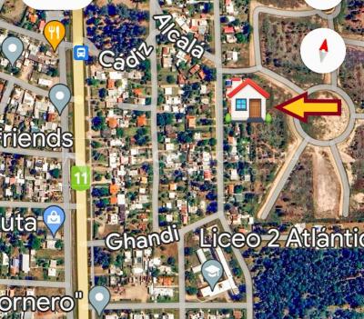 Venta conjunta de Dos Casas independientes en un gran terreno de 622 m2, una de 2 Dormitorios y 1 Baño, la otra de 1 Dormitorio y 1 Baño, Parrillero, Garaje. Barrio Español del balneario Atlántida, 8 cuadras al Norte de la Interbalnearia por Ruta 11.