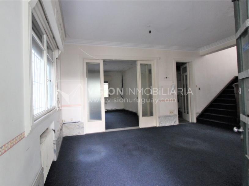 Padrón único de 641m2 en Pocitos con Casa de 13 ambientes, 302m2 construidos.-17