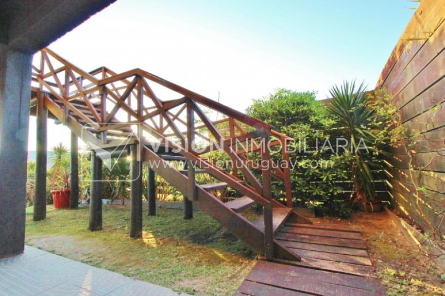 Espectacular Casa en Punta del Diablo a pasos del mar; piscina climatizada, barbacoa, chillout.-20