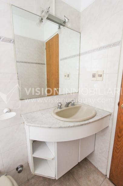 Tres Cruces Apto 1 Dorm, Piso 15 - vistas, Balcón y Terraza Lav, 43 m2.-24