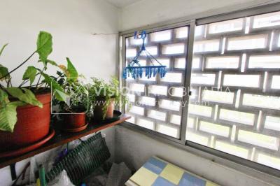 Acogedor apartamento en Pocitos, 3 dormitorios y 2 baños, cocina definida, todo al frente.