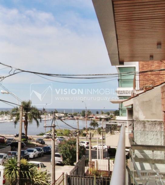 Aptos con Renta U$S 1,250 xMes en Puerto del Buceo, 1er Piso, finas terminaciones.-6